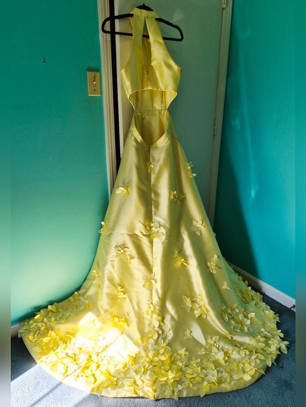 EUC Sherri Hill Yellow Floral Appliqué Satin Ball Gown